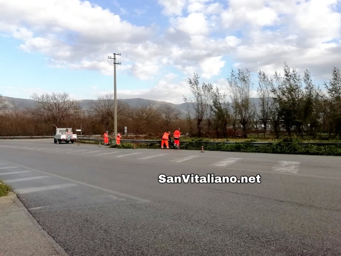 San Vitaliano, avviata la pulizia del verde di via Provinciale per Nola ( zona Cimitero)