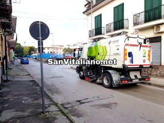 San Vitaliano, spazzatrice in funzione su Via Roma