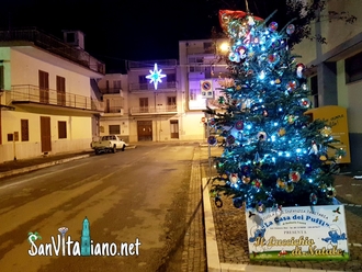 Tutti gli alberi di Natale di San Vitaliano: ecco quello di via Risorgimento by La casa dei Puffi