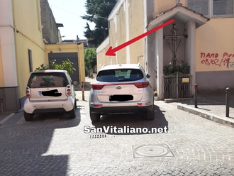San Vitaliano, rubrica Parcheggi a Cxxxo: quello non è un parcheggio ma una traversa di via Appia!
