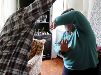 Follie per droga: sfascia casa e picchia la madre: arrestato dai Carabinieri di San Vitaliano