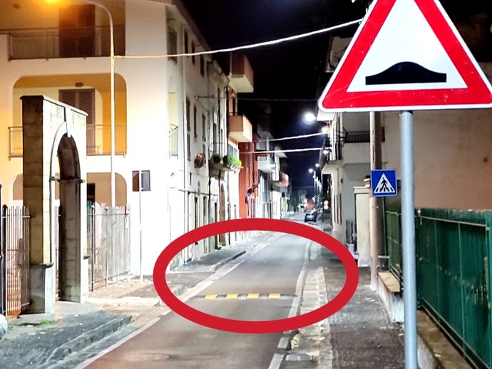 San Vitaliano, Via Frascatoli dopo il restyling: istallati i dossi anti velocita